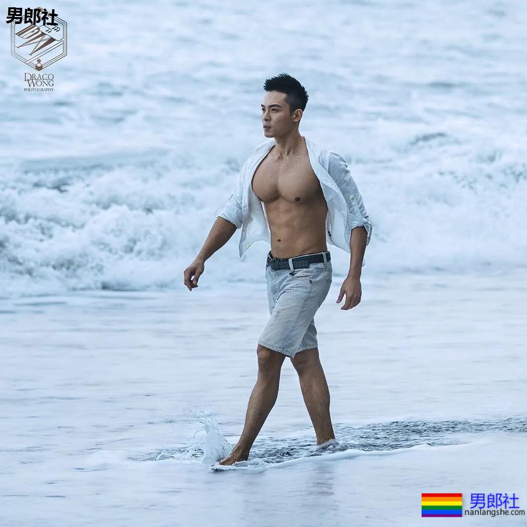 国际运动员在浴室更衣洗Z过程，男+男一个更衣室，看完太可了。 - 51虹马