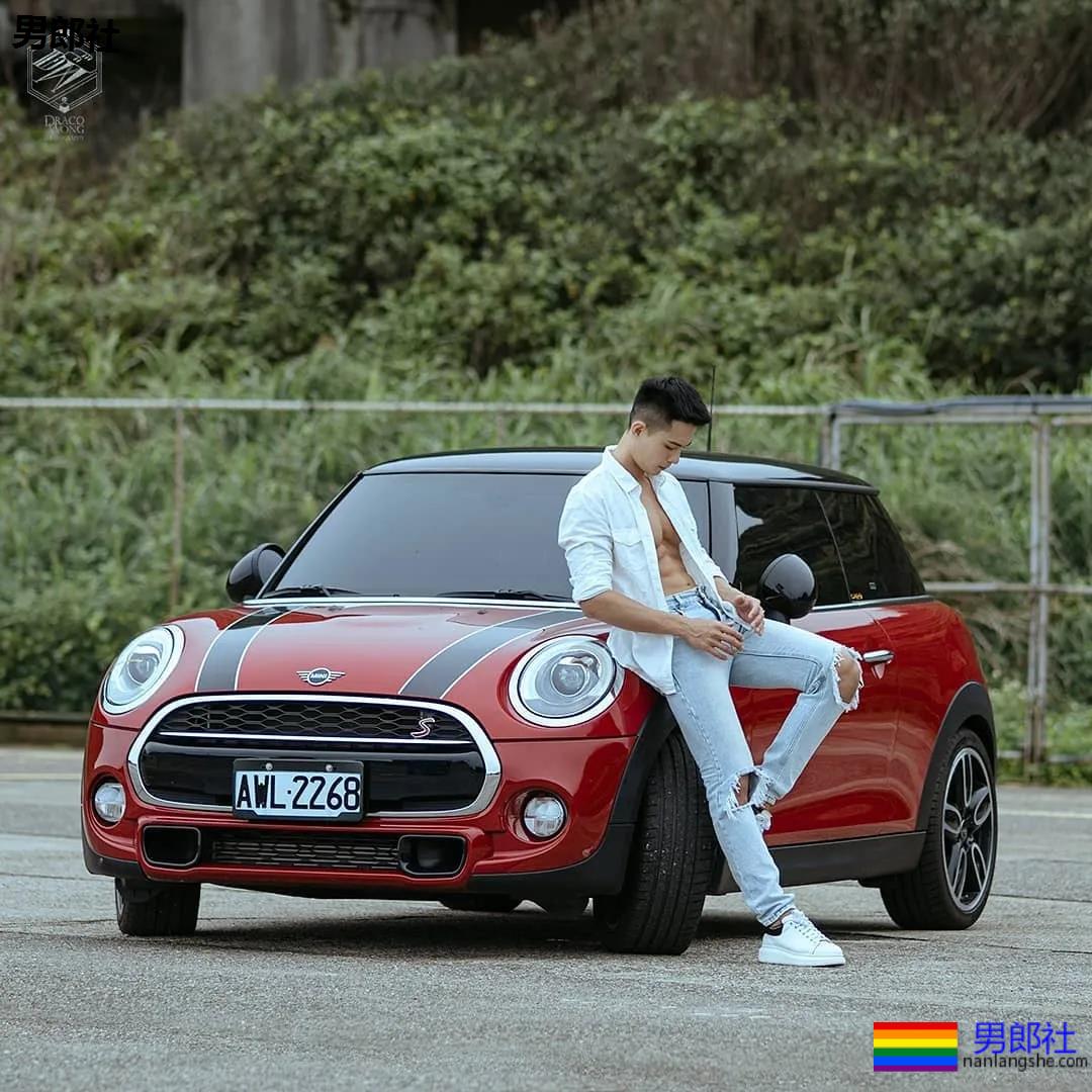 国际运动员在浴室更衣洗Z过程，男+男一个更衣室，看完太可了。 - 51虹马