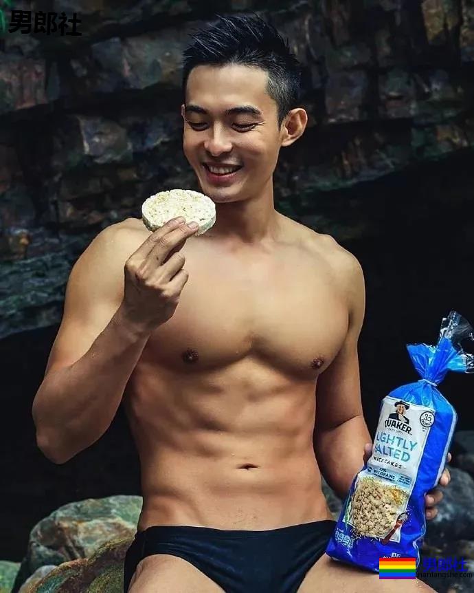 国际运动员在浴室更衣洗Z过程，男+男一个更衣室，看完太可了。 - 51虹马