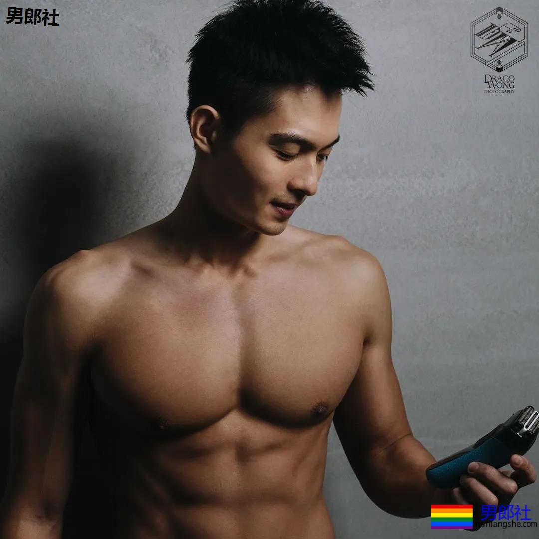 国际运动员在浴室更衣洗Z过程，男+男一个更衣室，看完太可了。 - 51虹马