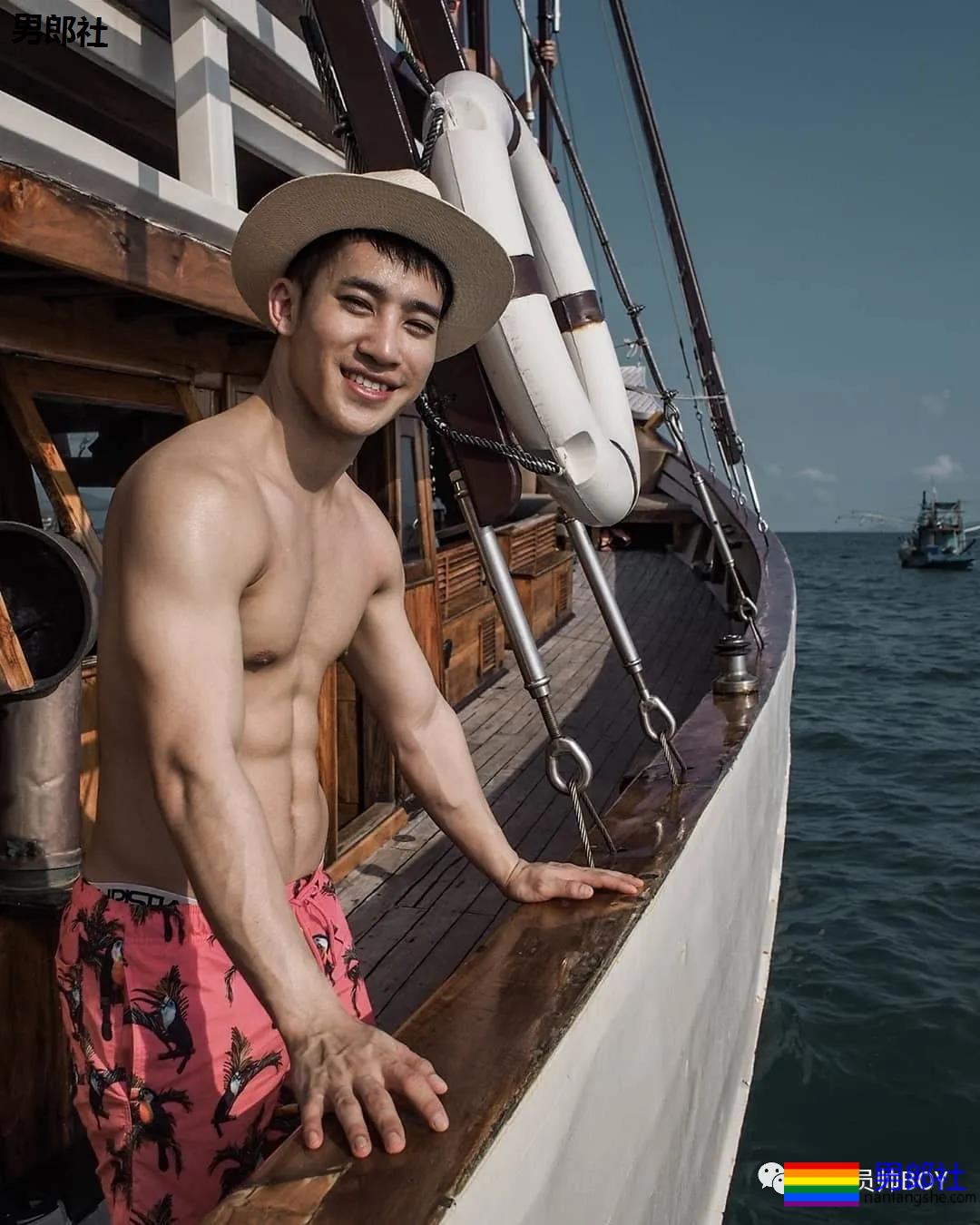 穿泳裤比陈艾森还好看的男模，找了位肌肉工程师当老公 - 51虹马