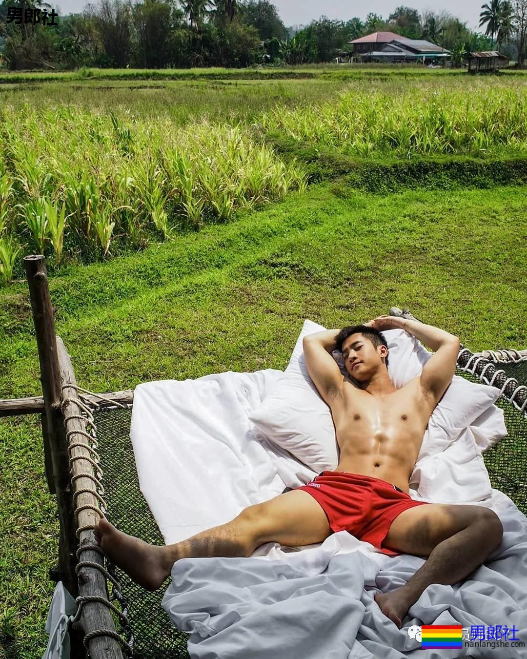 穿泳裤比陈艾森还好看的男模，找了位肌肉工程师当老公 - 51虹马