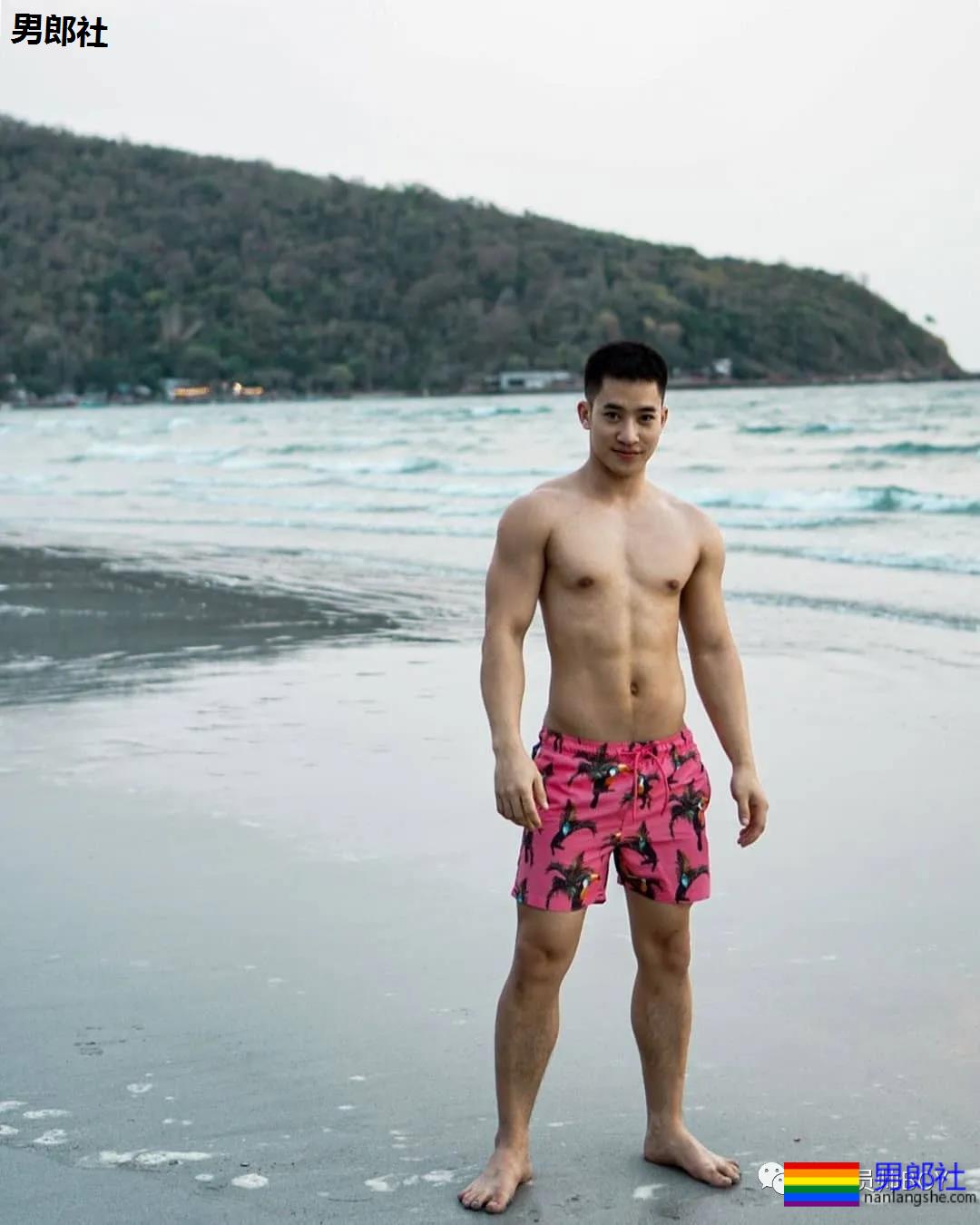 穿泳裤比陈艾森还好看的男模，找了位肌肉工程师当老公 - 51虹马