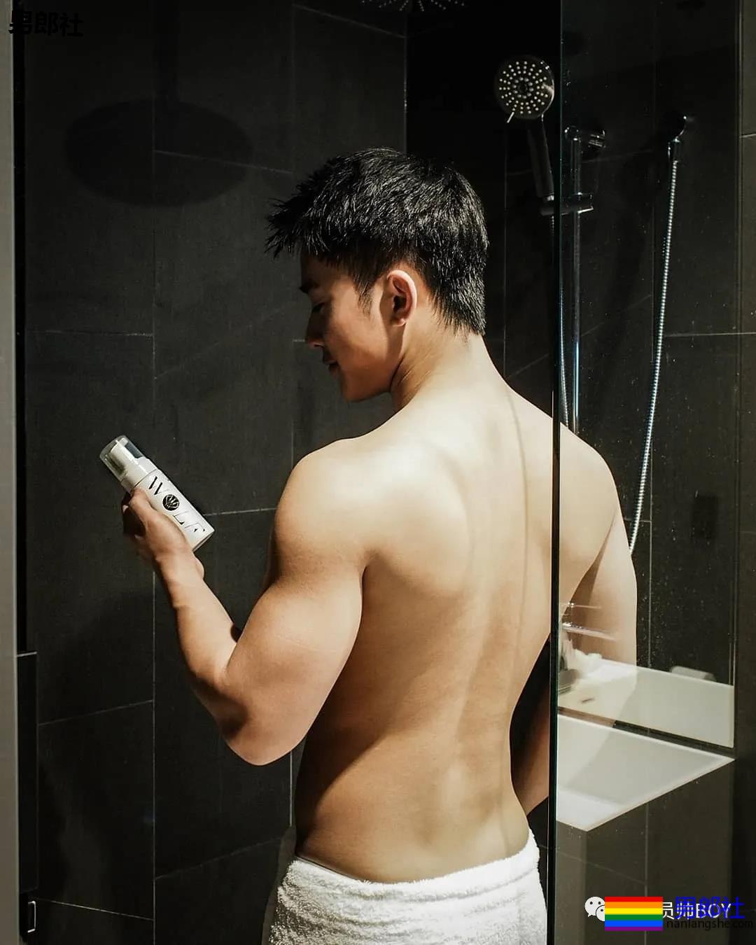 穿泳裤比陈艾森还好看的男模，找了位肌肉工程师当老公 - 51虹马