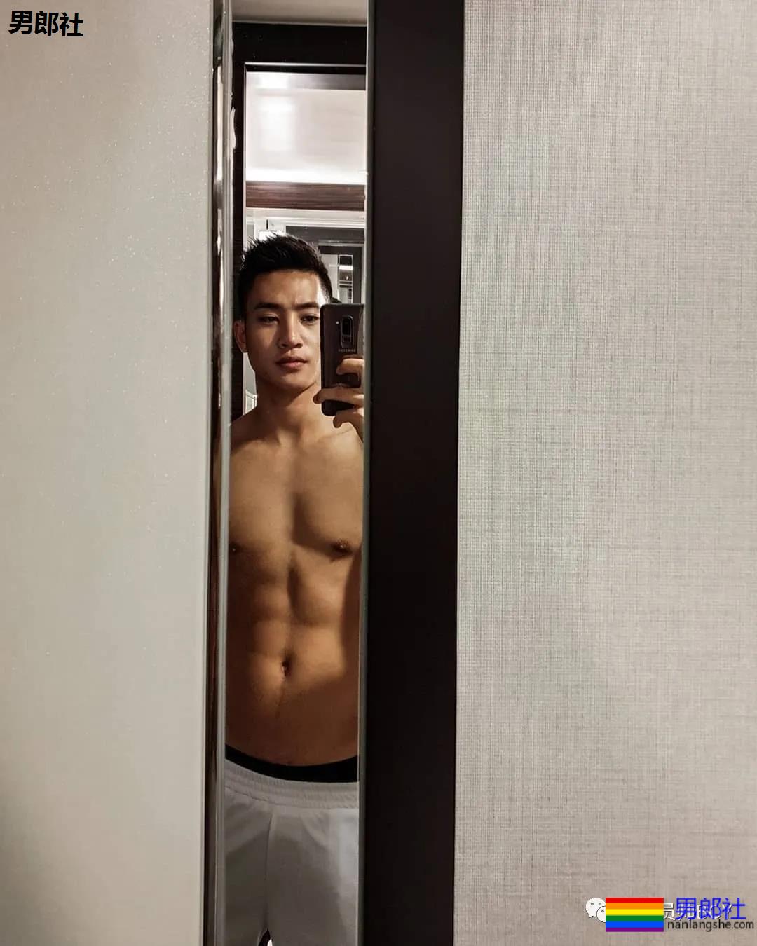 穿泳裤比陈艾森还好看的男模，找了位肌肉工程师当老公 - 51虹马