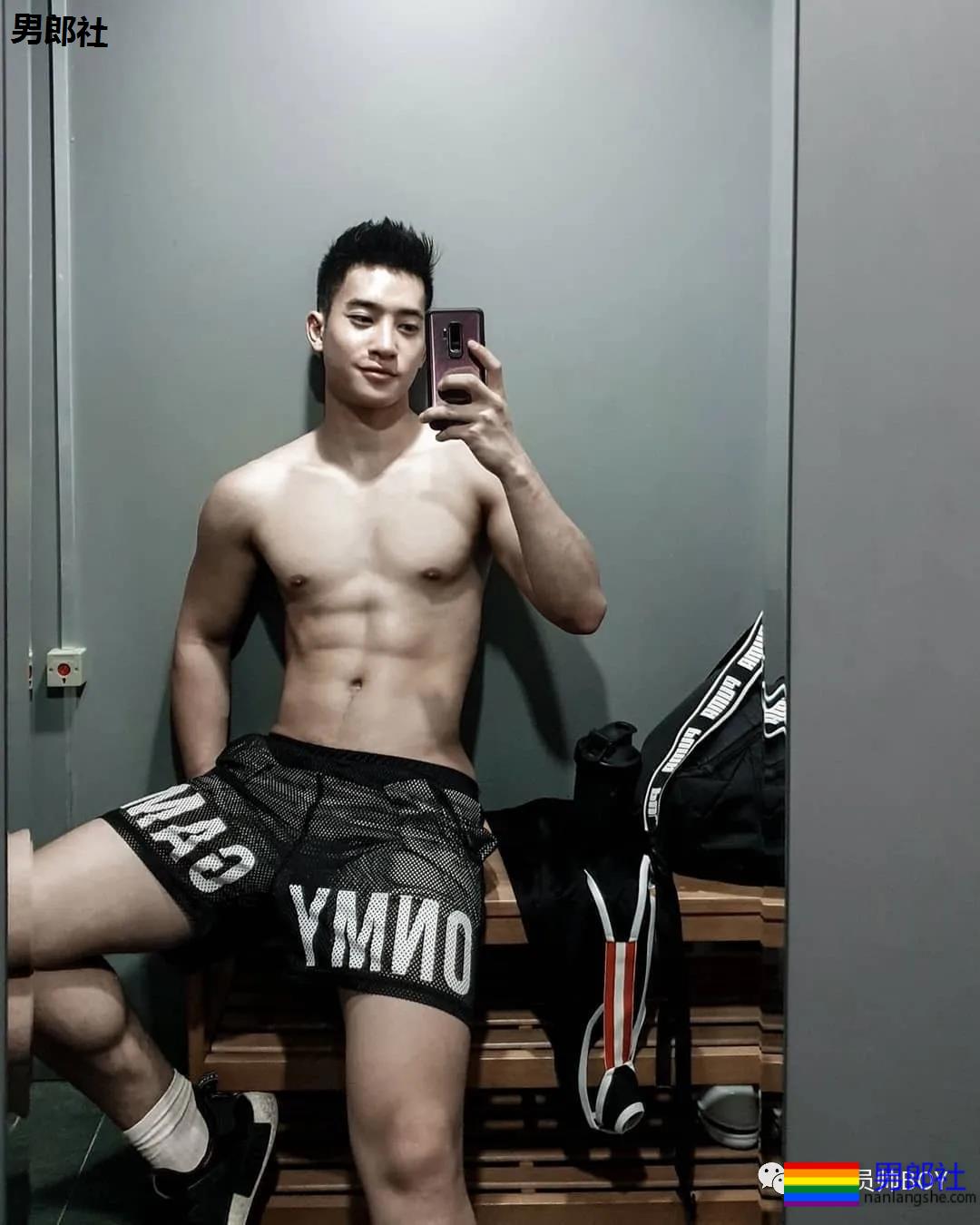 穿泳裤比陈艾森还好看的男模，找了位肌肉工程师当老公 - 51虹马