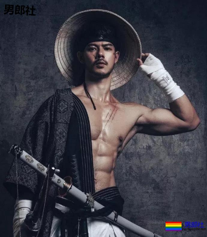 台湾最帅英语老师萧郁轩原来是名混血，身材太棒了-51虹马