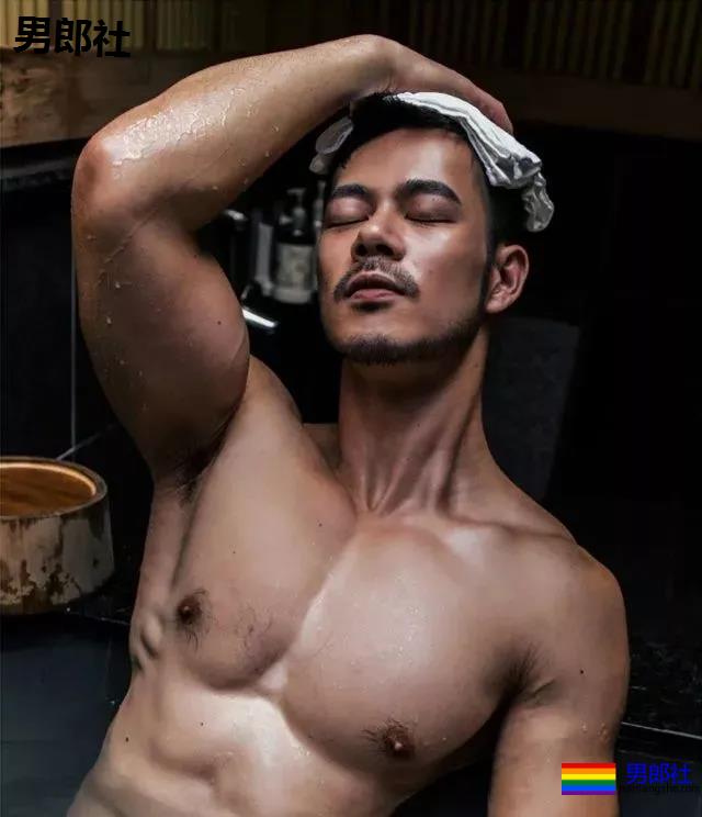 台湾最帅英语老师萧郁轩原来是名混血，身材太棒了 - 51虹马