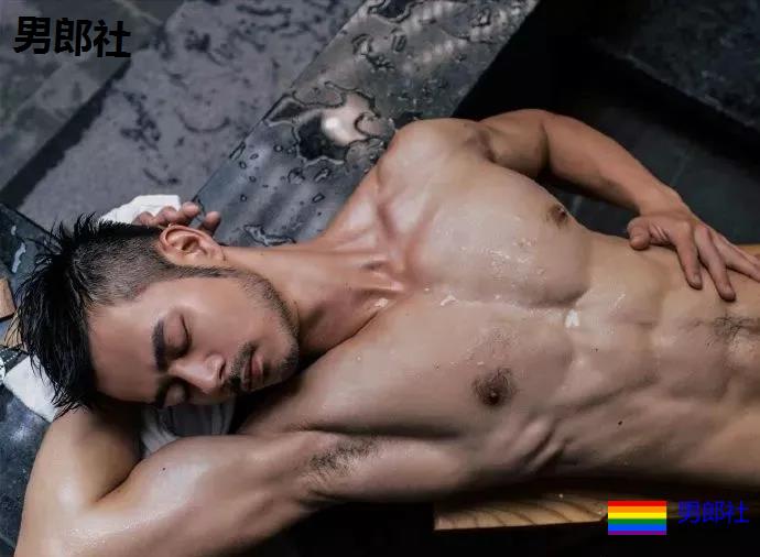 台湾最帅英语老师萧郁轩原来是名混血，身材太棒了 - 51虹马