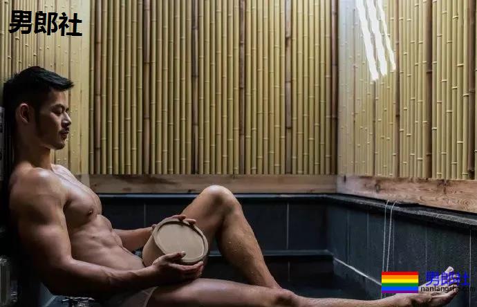 台湾最帅英语老师萧郁轩原来是名混血，身材太棒了 - 51虹马