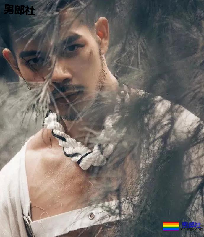 台湾最帅英语老师萧郁轩原来是名混血，身材太棒了 - 51虹马