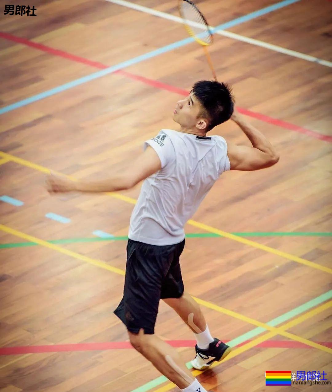 肌肉童颜发堉太好了，能做明星的私教实力一定“大”！-51虹马