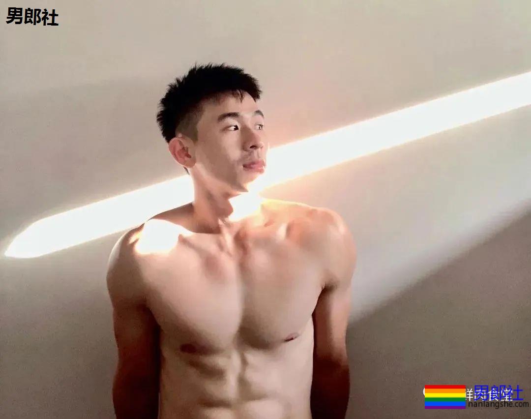 肌肉童颜发堉太好了，能做明星的私教实力一定“大”！ - 51虹马