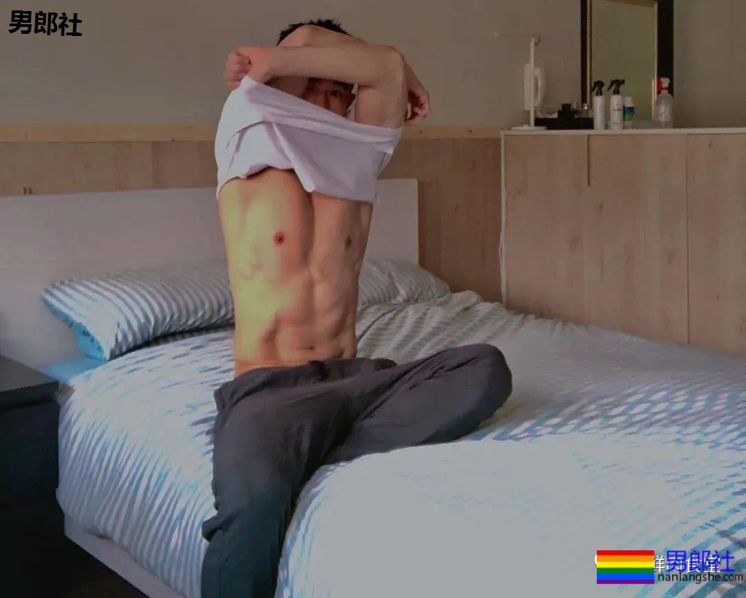 肌肉童颜发堉太好了，能做明星的私教实力一定“大”！ - 51虹马