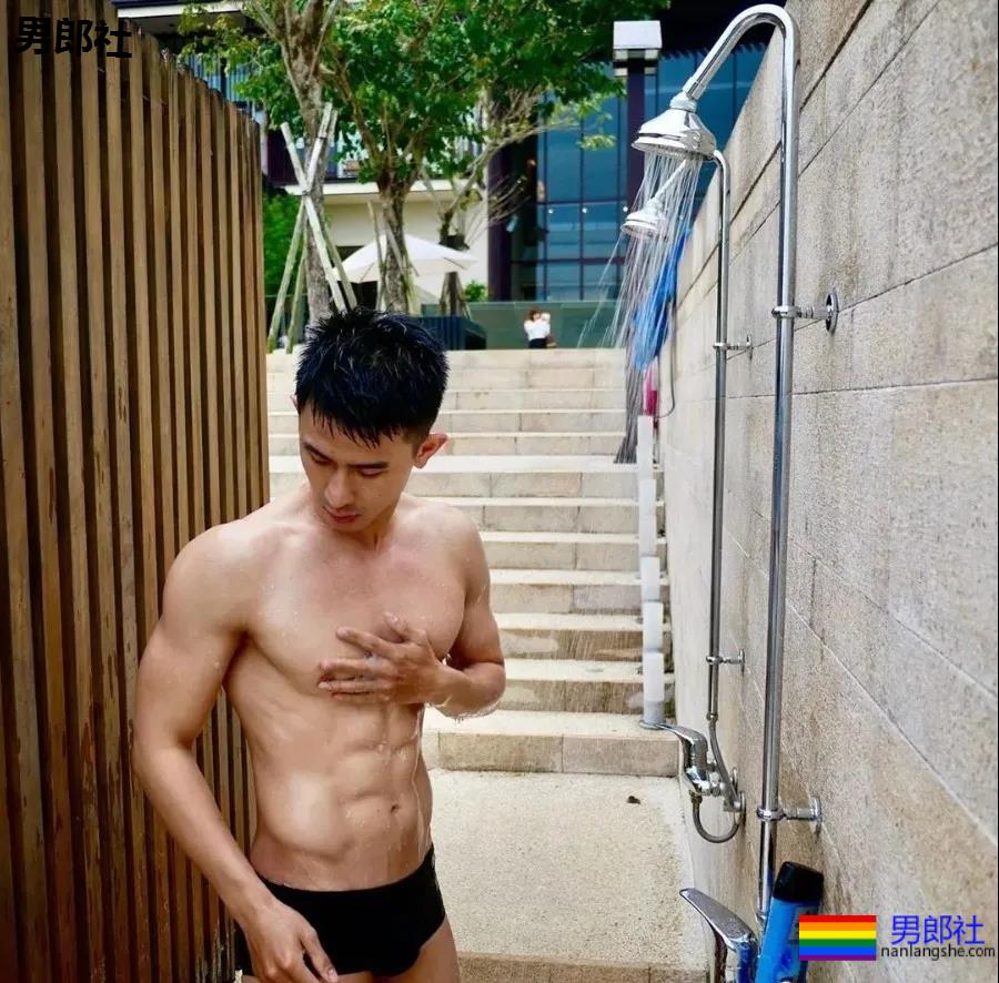 肌肉童颜发堉太好了，能做明星的私教实力一定“大”！ - 51虹马