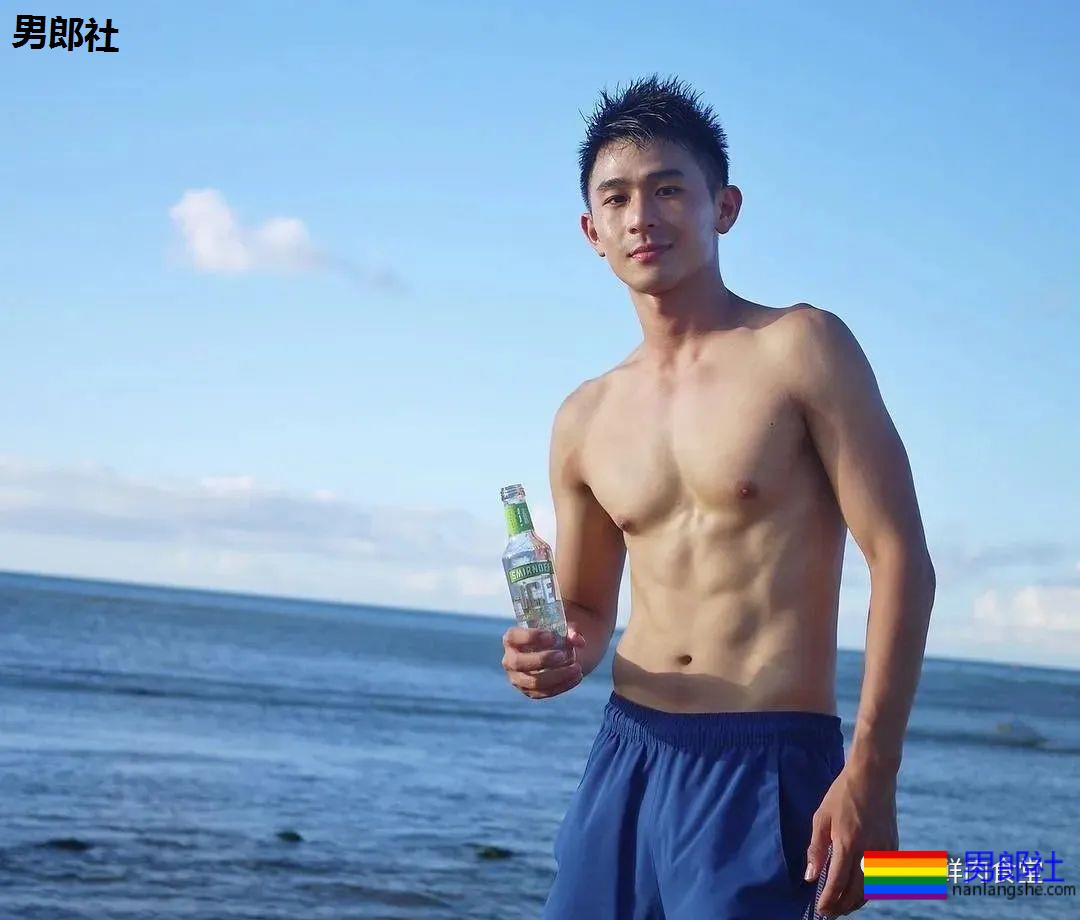 肌肉童颜发堉太好了，能做明星的私教实力一定“大”！ - 51虹马