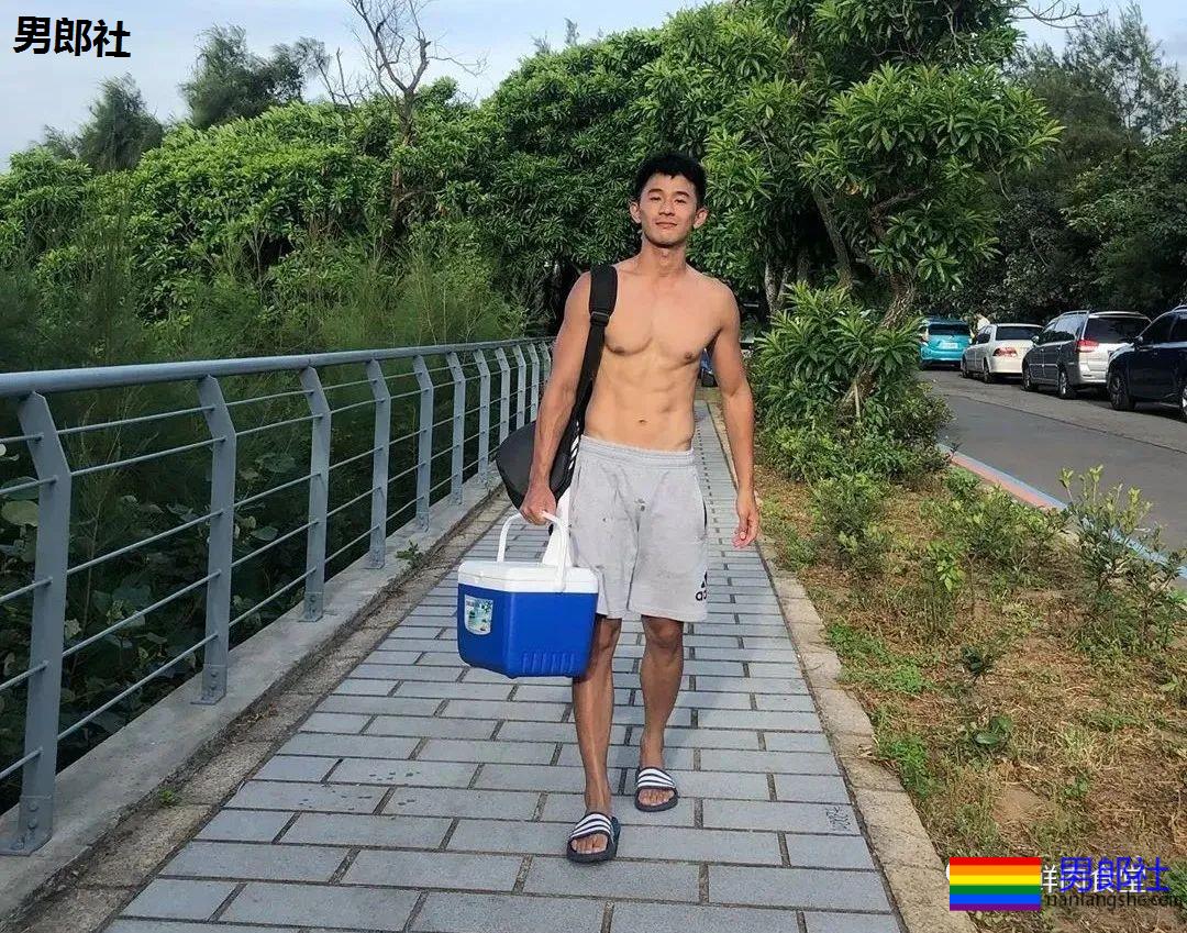 肌肉童颜发堉太好了，能做明星的私教实力一定“大”！ - 51虹马