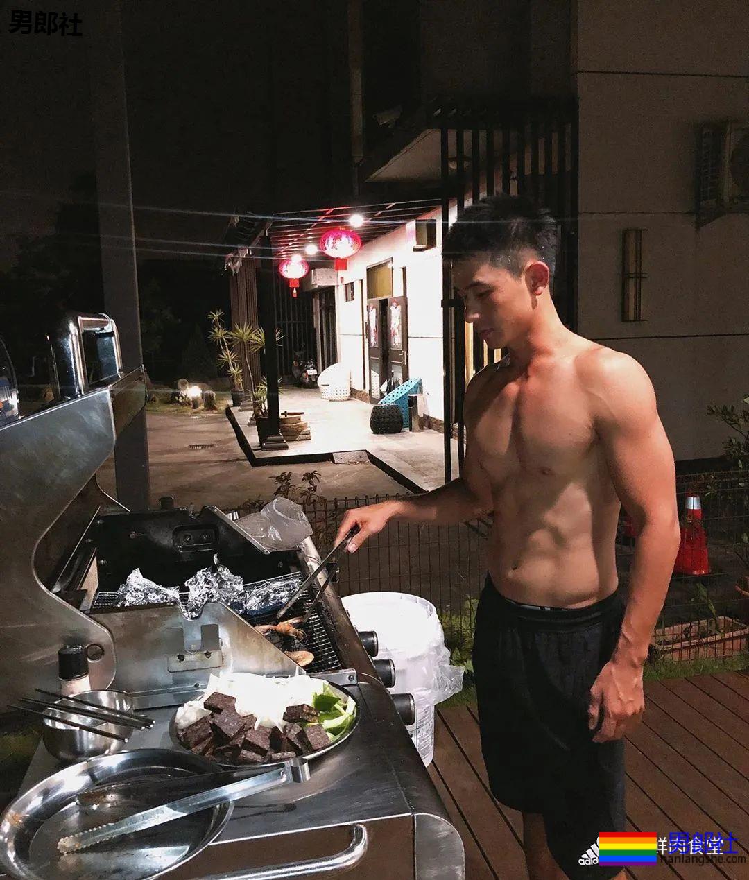 肌肉童颜发堉太好了，能做明星的私教实力一定“大”！ - 51虹马