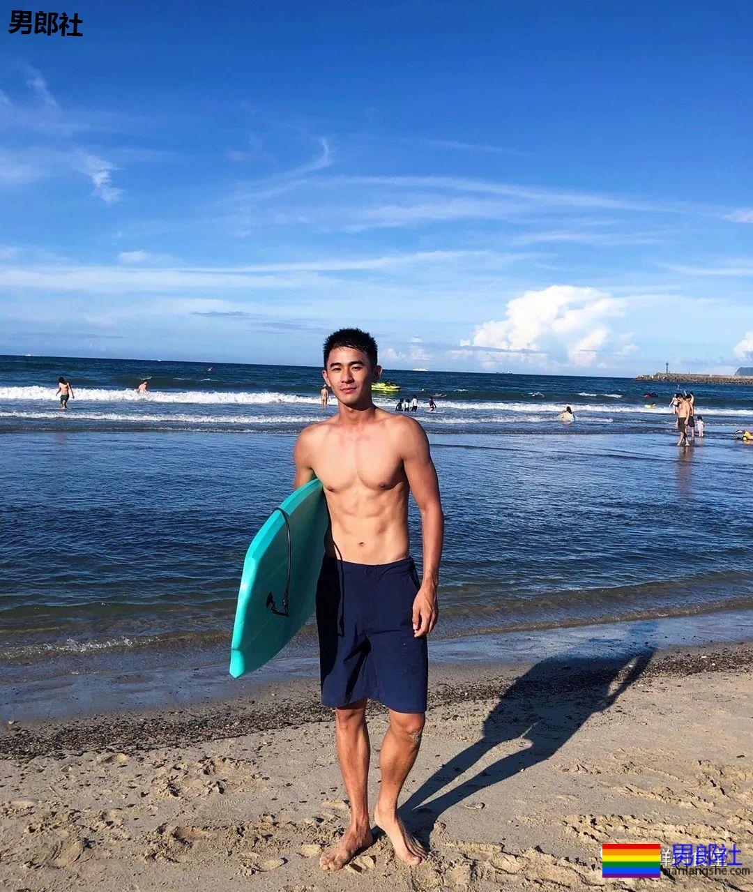 肌肉童颜发堉太好了，能做明星的私教实力一定“大”！ - 51虹马