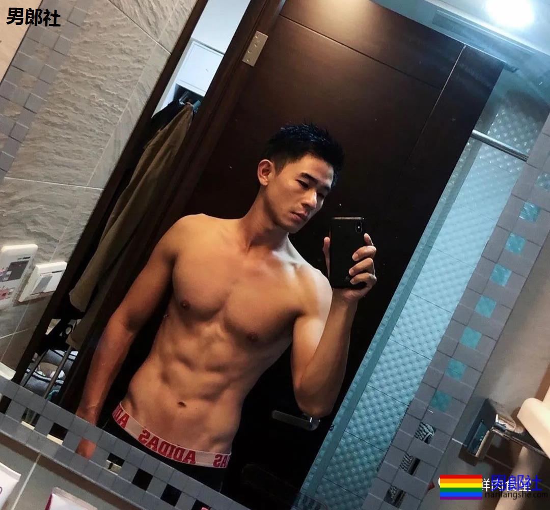 肌肉童颜发堉太好了，能做明星的私教实力一定“大”！ - 51虹马