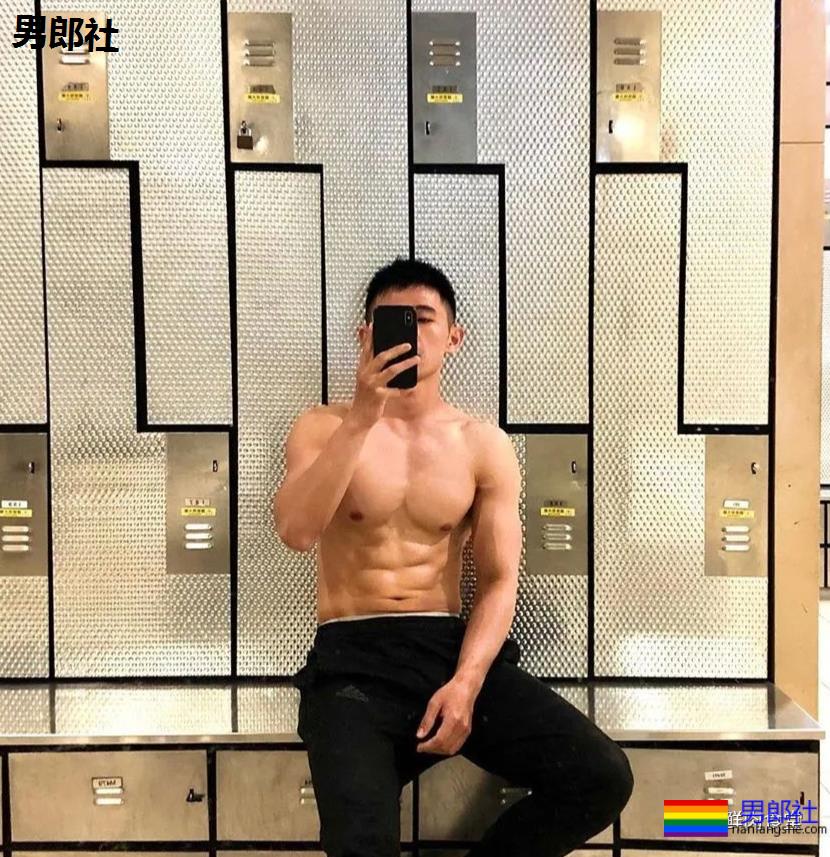 肌肉童颜发堉太好了，能做明星的私教实力一定“大”！ - 51虹马