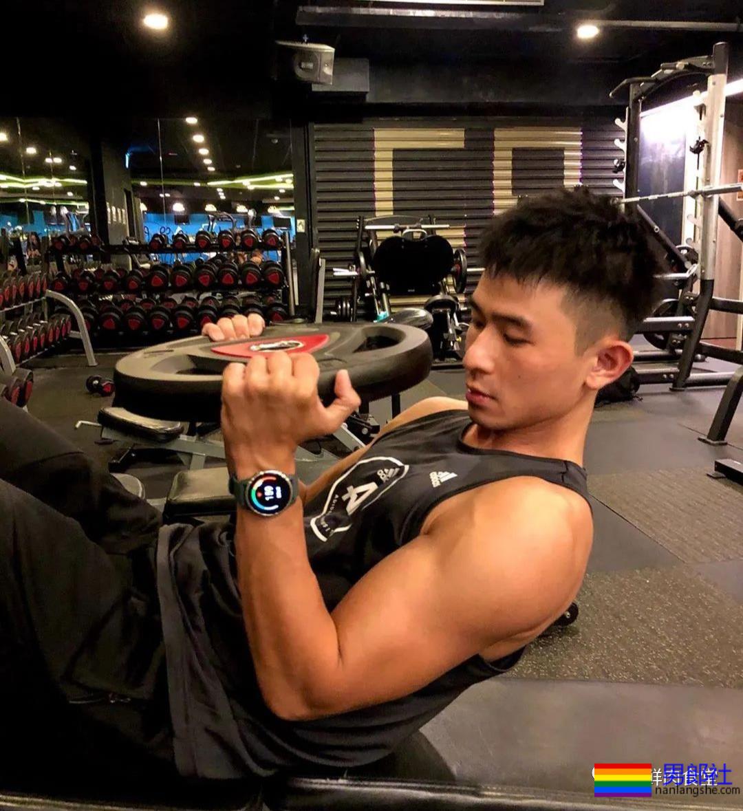 肌肉童颜发堉太好了，能做明星的私教实力一定“大”！ - 51虹马