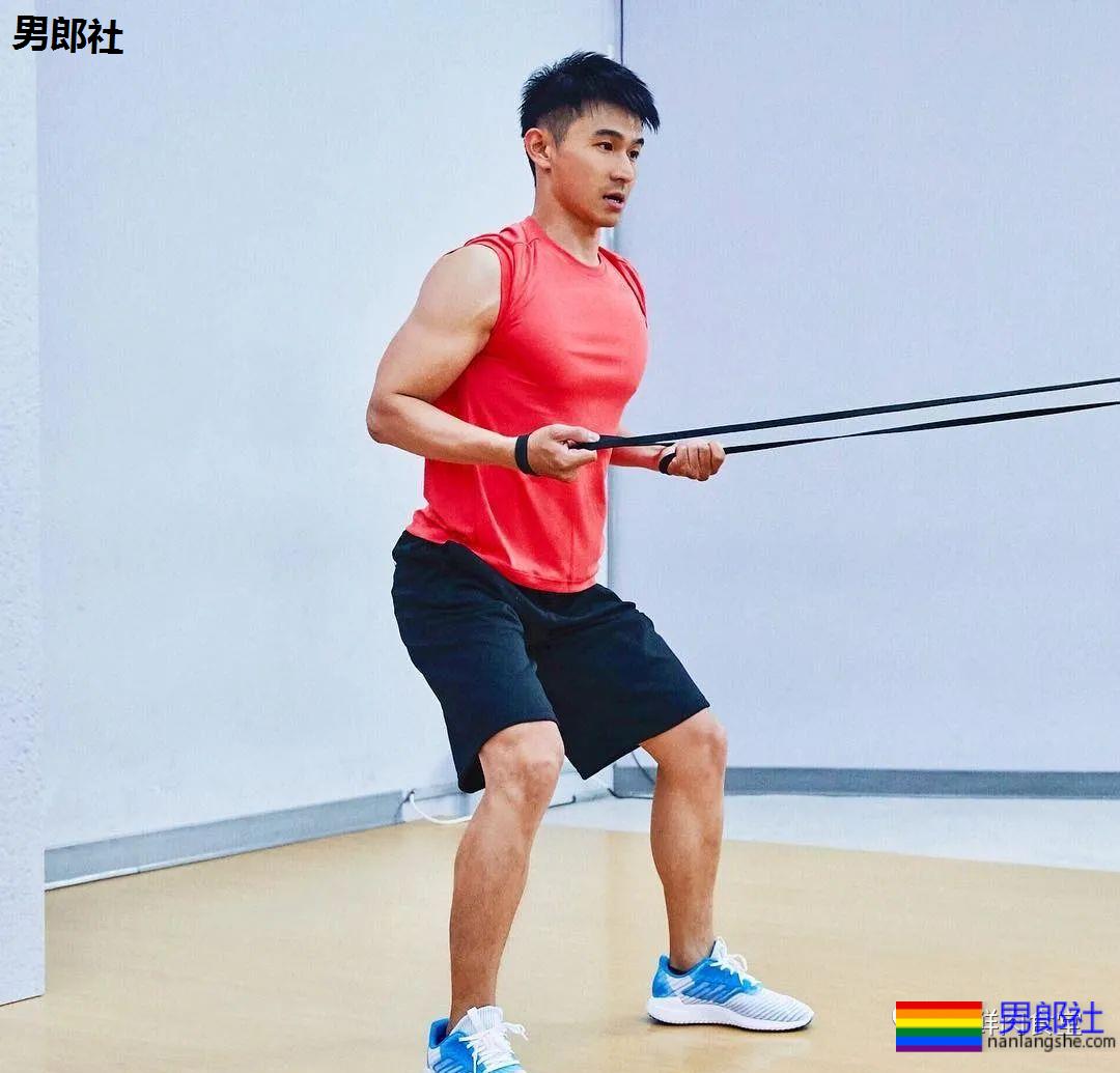 肌肉童颜发堉太好了，能做明星的私教实力一定“大”！ - 51虹马