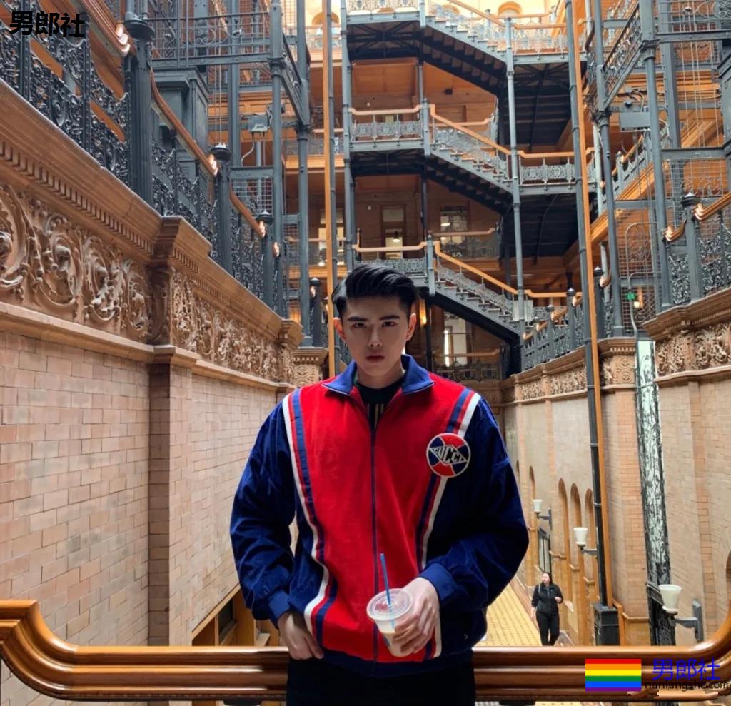 大长腿体育生一枚，这个侧颜我给满分 - 51虹马