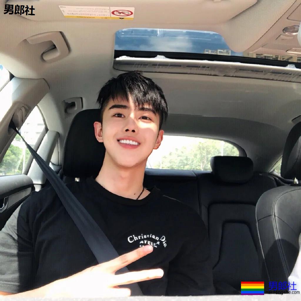 大长腿体育生一枚，这个侧颜我给满分 - 51虹马