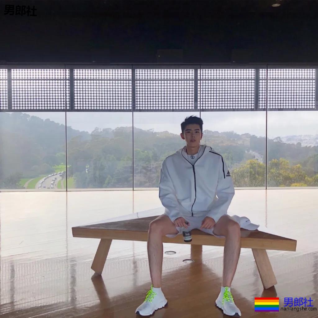 大长腿体育生一枚，这个侧颜我给满分 - 51虹马