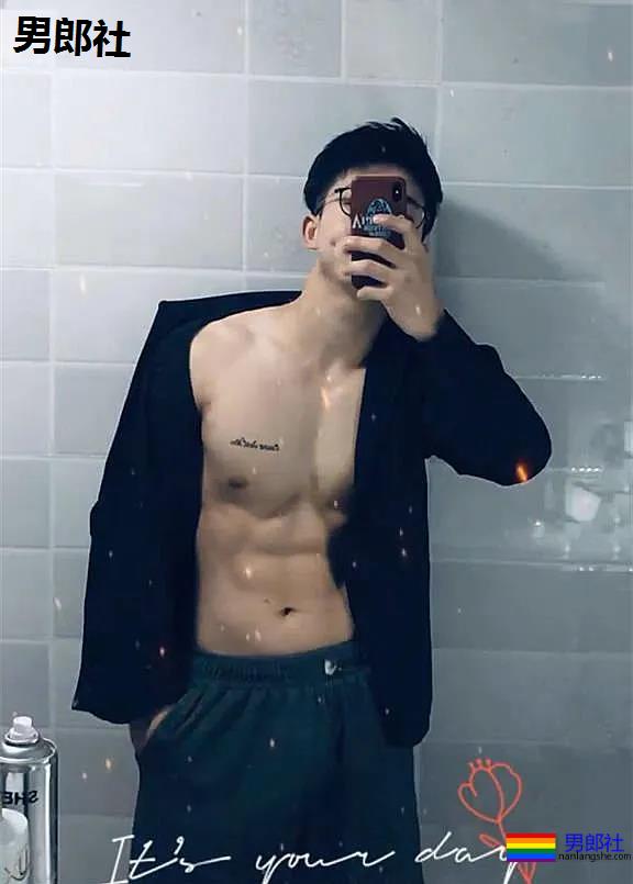 肌肉修车工小视频疯传！六块腹肌公狗腰，这身腱子肉真是绝了！ - 51虹马