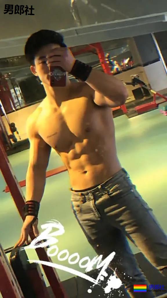 肌肉修车工小视频疯传！六块腹肌公狗腰，这身腱子肉真是绝了！ - 51虹马