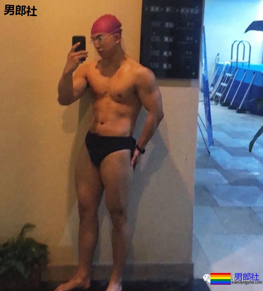 黝黑壮硕的东北救生员，好想在他的水池里溺水 - 51虹马