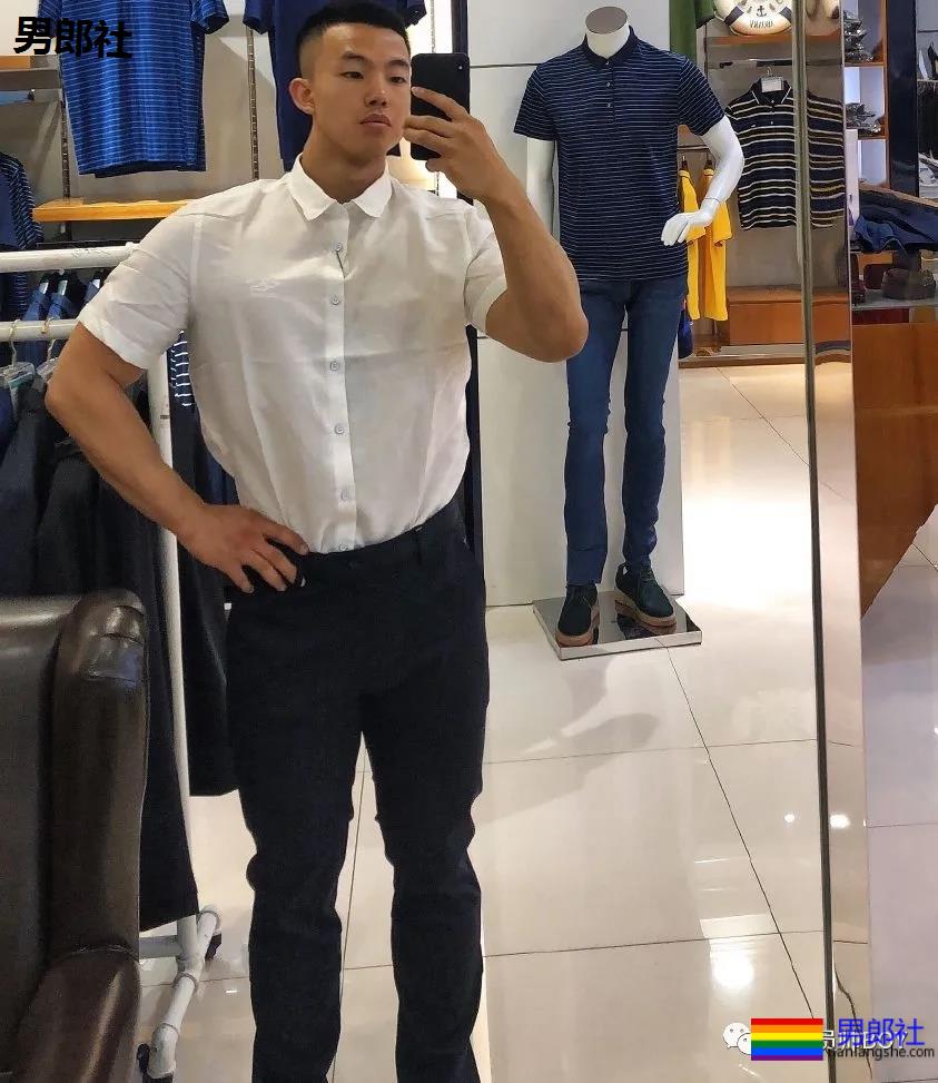 黝黑壮硕的东北救生员，好想在他的水池里溺水 - 51虹马