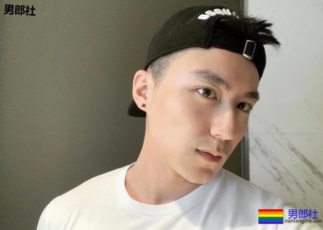 天菜优衣库试裤子被曝光,不仅身材好还特别的突突突。 - 51虹马 天菜优衣库试裤子被曝光,不仅身材好还特别的突突突。 - 51虹马