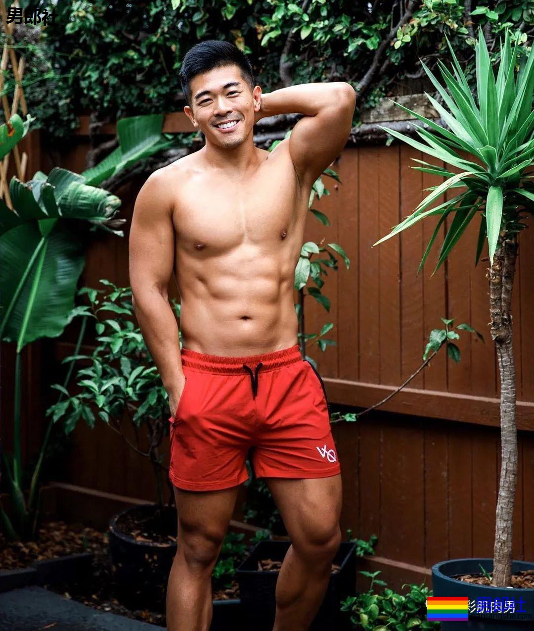 胡渣男修理工为了当网红，衣服一脱豁出去了 - 51虹马