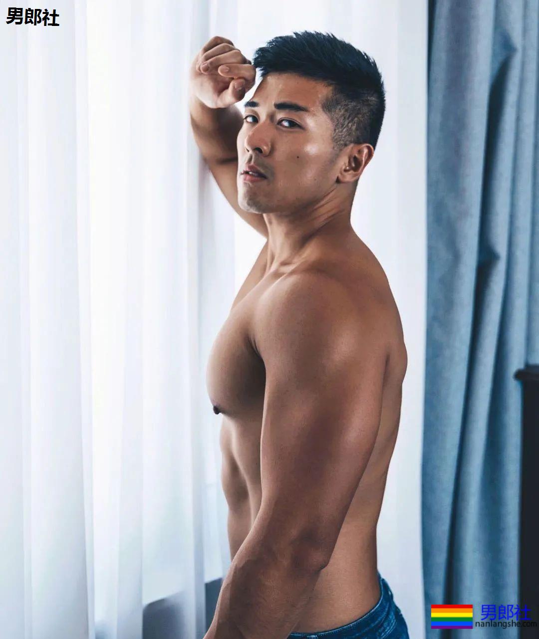 胡渣男修理工为了当网红，衣服一脱豁出去了 - 51虹马