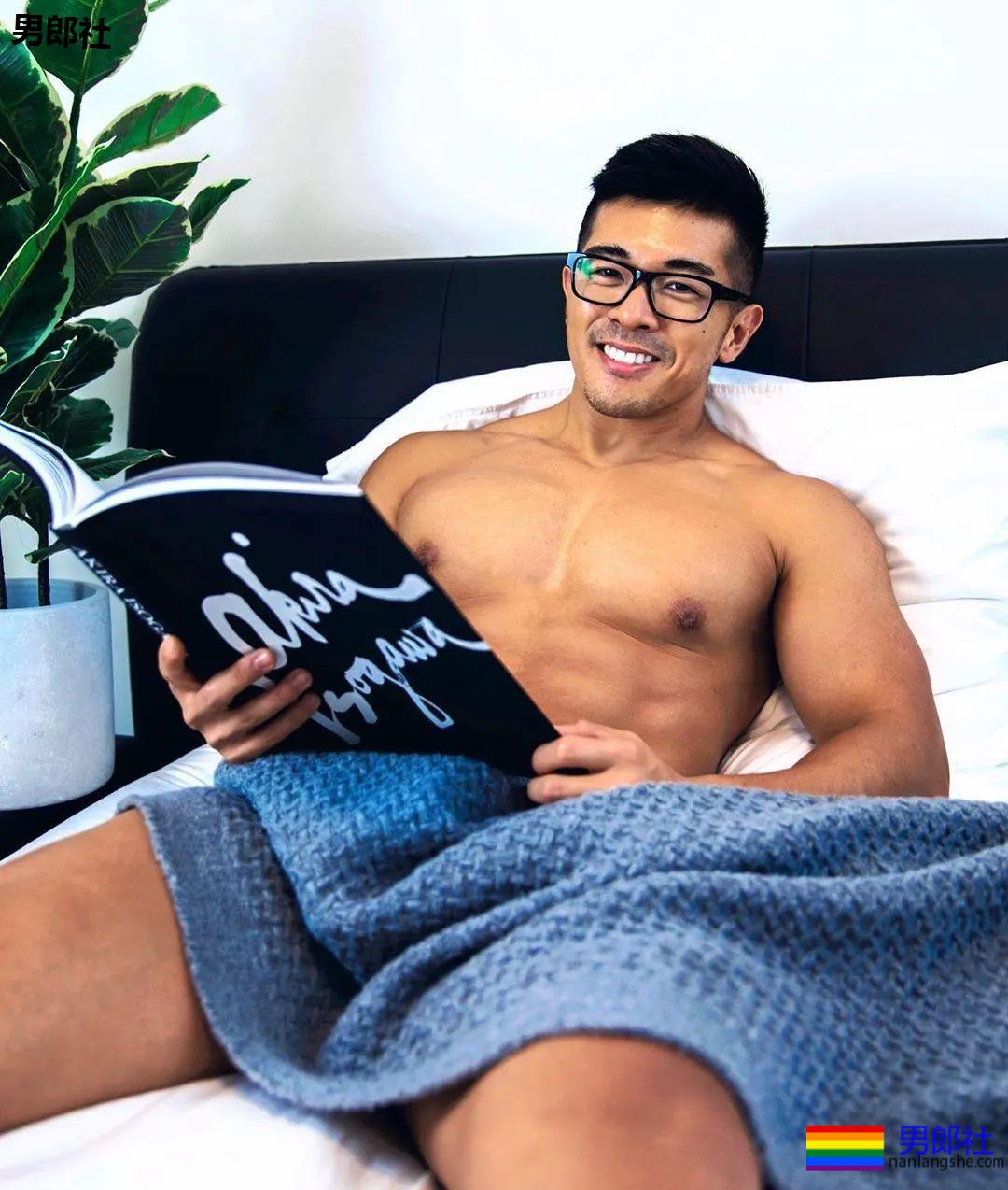 胡渣男修理工为了当网红，衣服一脱豁出去了 - 51虹马