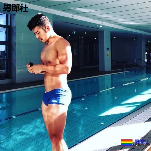 胡渣男修理工为了当网红，衣服一脱豁出去了 - 51虹马