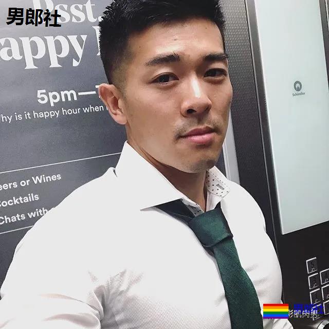 胡渣男修理工为了当网红，衣服一脱豁出去了 - 51虹马