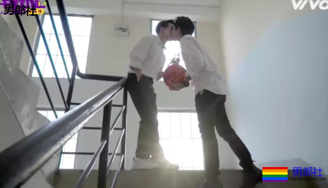 超甜网剧，小受晚上跟老攻说想喝奶，然后。。。嘿嘿！ - 51虹马