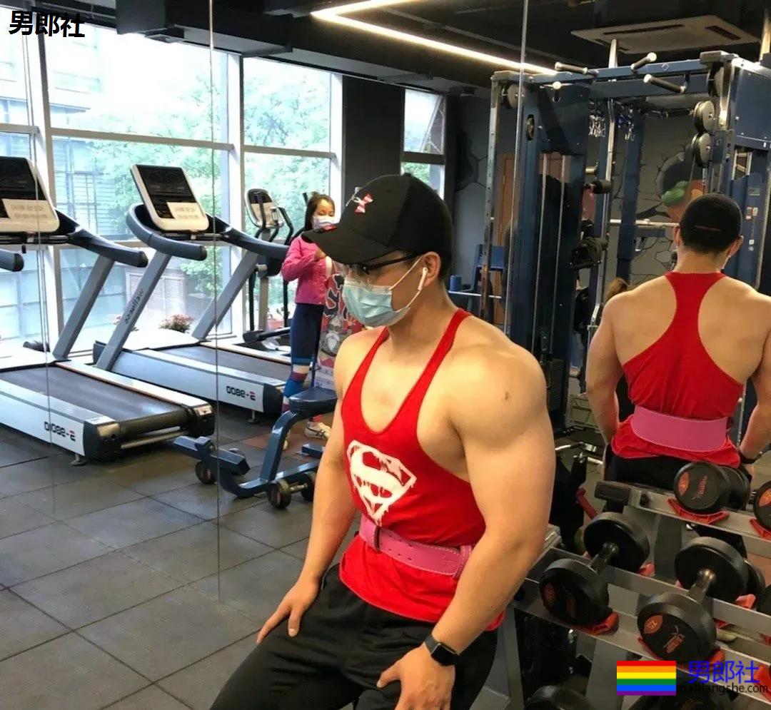 继推特小牙之后，又一个北京医生刷屏，网友：求打针！！ - 51虹马