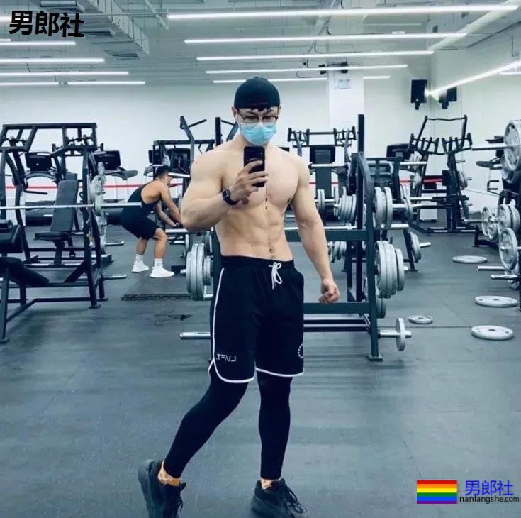 继推特小牙之后，又一个北京医生刷屏，网友：求打针！！ - 51虹马