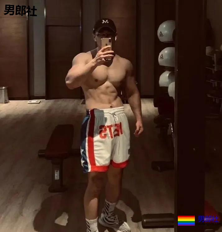 继推特小牙之后，又一个北京医生刷屏，网友：求打针！！ - 51虹马