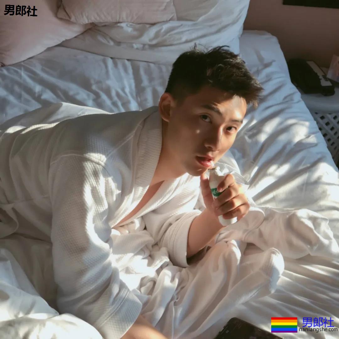 上海教练の私房照！哇哦~好羞涩。。。 - 51虹马