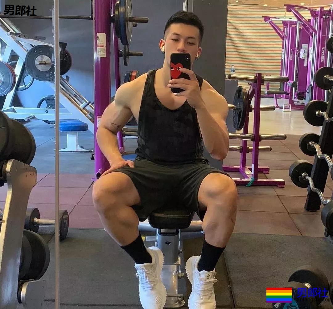 上海教练の私房照！哇哦~好羞涩。。。 - 51虹马