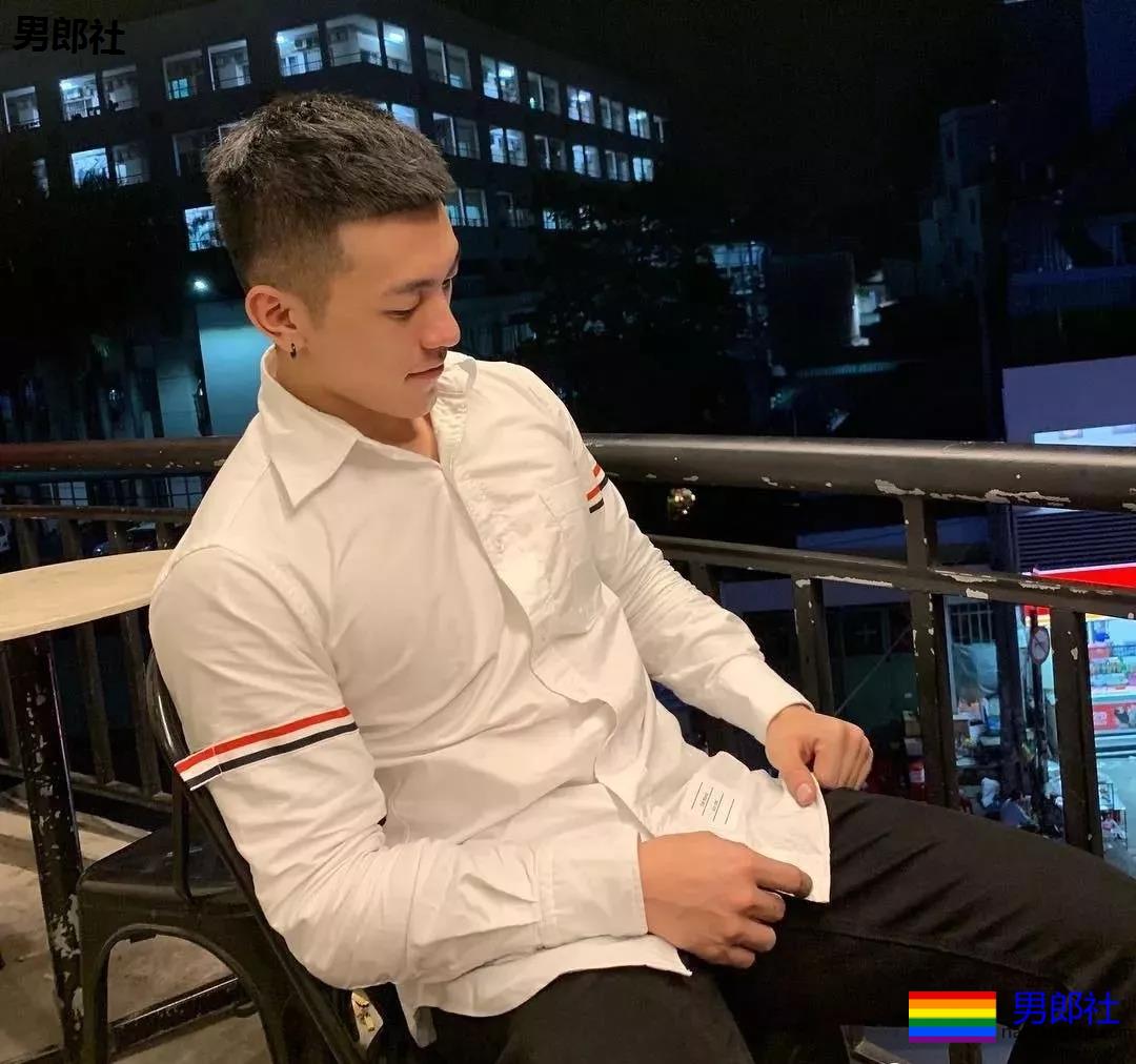 上海教练の私房照！哇哦~好羞涩。。。 - 51虹马