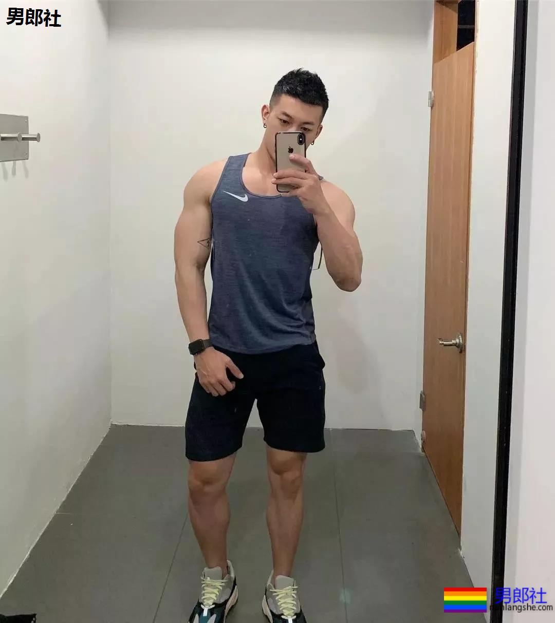 上海教练の私房照！哇哦~好羞涩。。。 - 51虹马