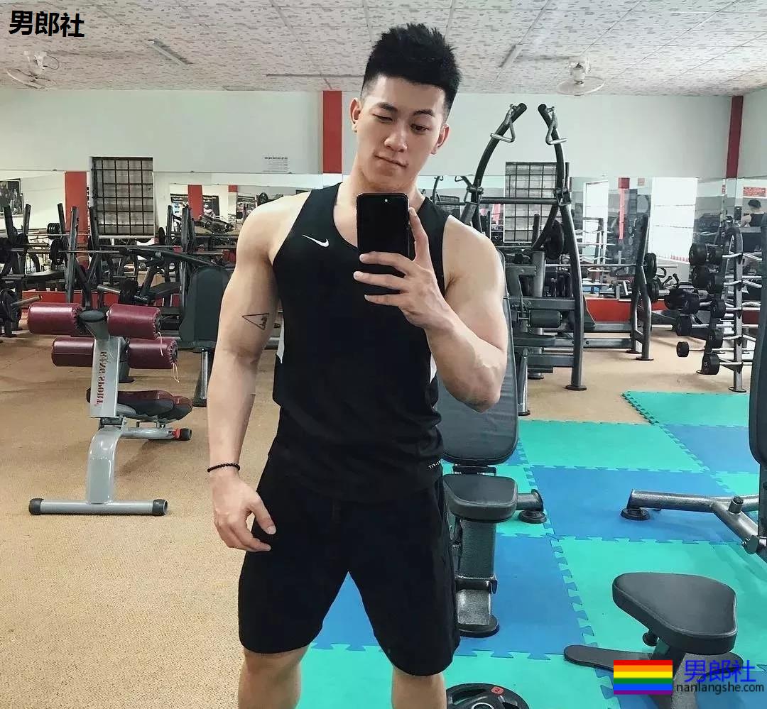 上海教练の私房照！哇哦~好羞涩。。。 - 51虹马