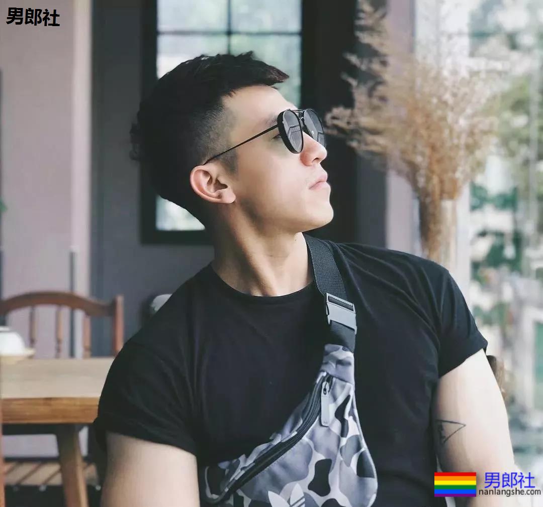 上海教练の私房照！哇哦~好羞涩。。。 - 51虹马